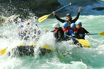 Wassersport in den Bergen - Von Rafting bis Wildwasserschwimmen